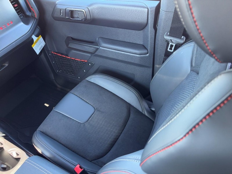 Ford Bronco Vehicle Full-screen Gallery Image 10