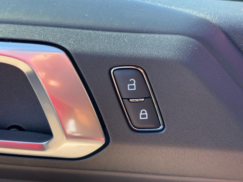 Ford Bronco Vehicle Full-screen Gallery Image 21