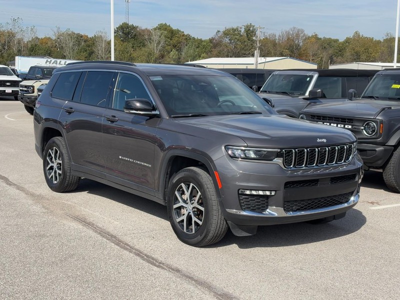 Jeep Grand Cherokee L Vehicle Full-screen Gallery Image 2