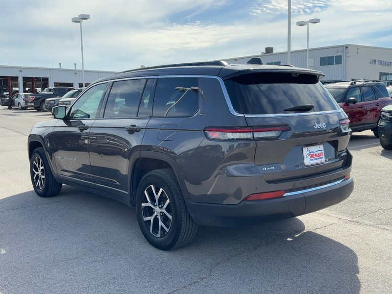 Jeep Grand Cherokee L Vehicle Full-screen Gallery Image 6