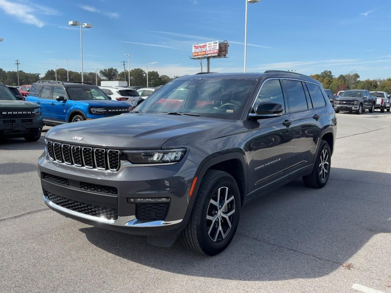 Jeep Grand Cherokee L Vehicle Full-screen Gallery Image 8