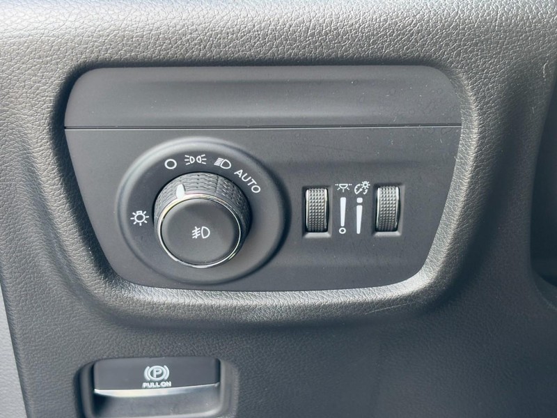 Jeep Grand Cherokee L Vehicle Full-screen Gallery Image 17