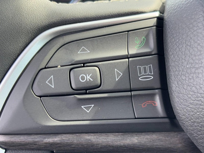 Jeep Grand Cherokee L Vehicle Full-screen Gallery Image 18