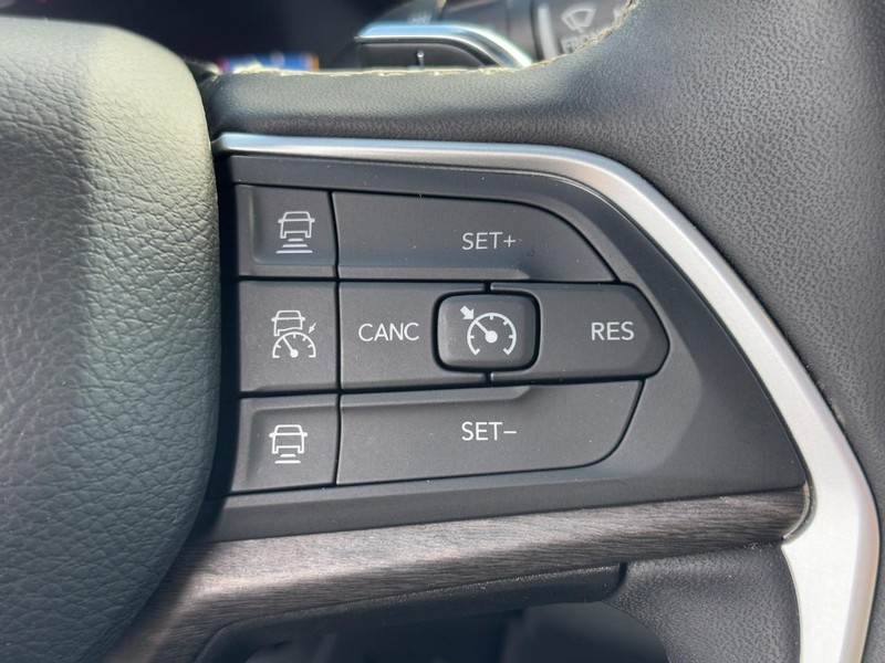 Jeep Grand Cherokee L Vehicle Full-screen Gallery Image 19