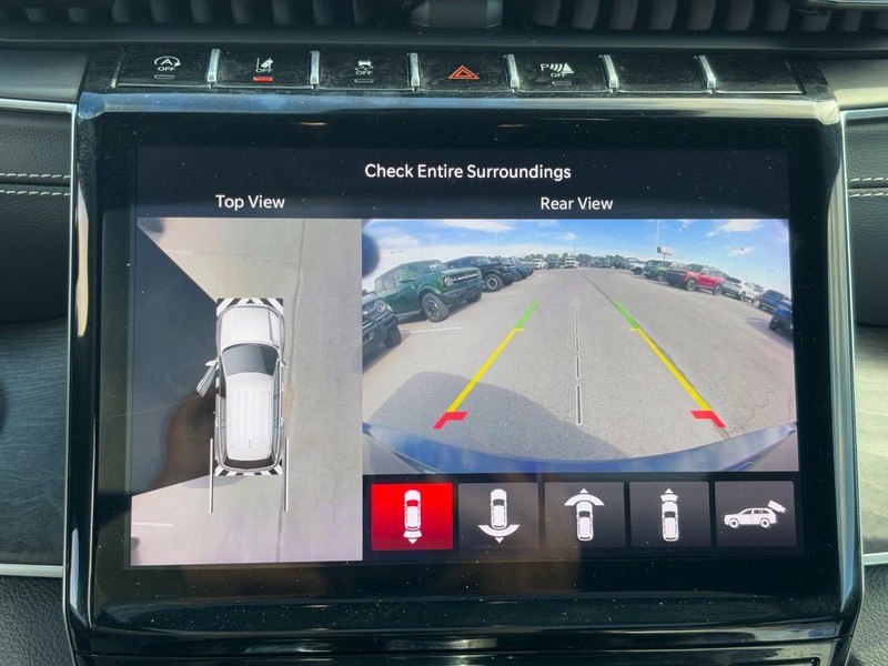 Jeep Grand Cherokee L Vehicle Full-screen Gallery Image 22