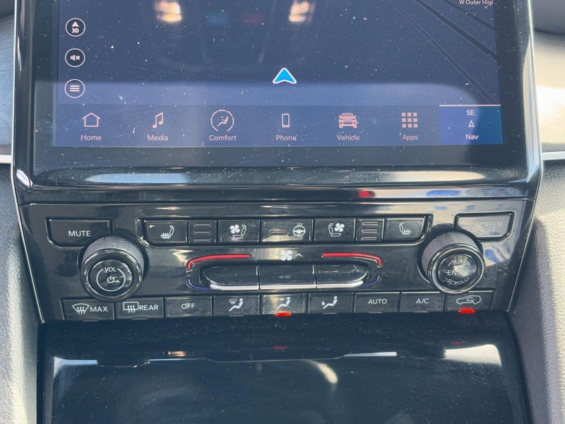 Jeep Grand Cherokee L Vehicle Full-screen Gallery Image 24