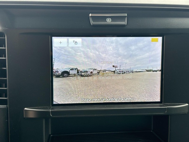 Ford Super Duty F-350 DRW Vehicle Full-screen Gallery Image 16