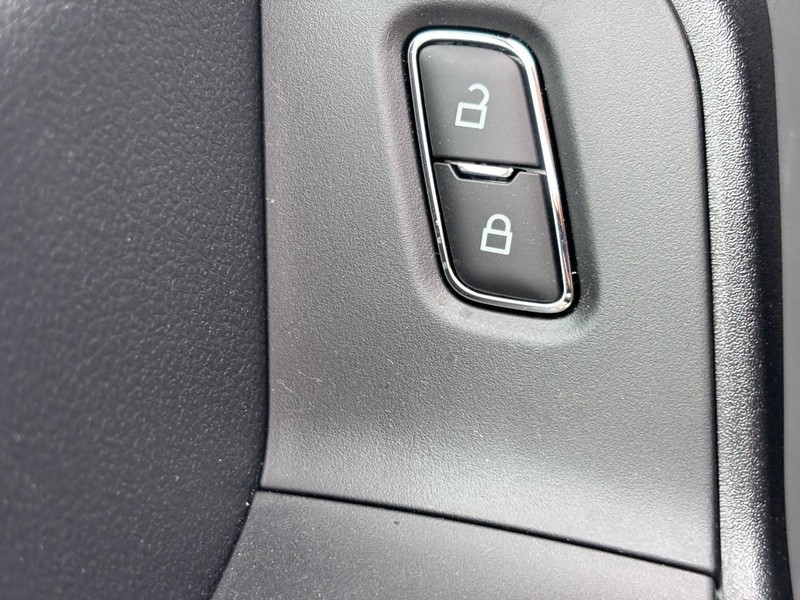 Ford Super Duty F-350 DRW Vehicle Full-screen Gallery Image 19