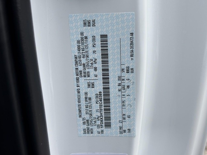 Ford Super Duty F-350 DRW Vehicle Full-screen Gallery Image 21