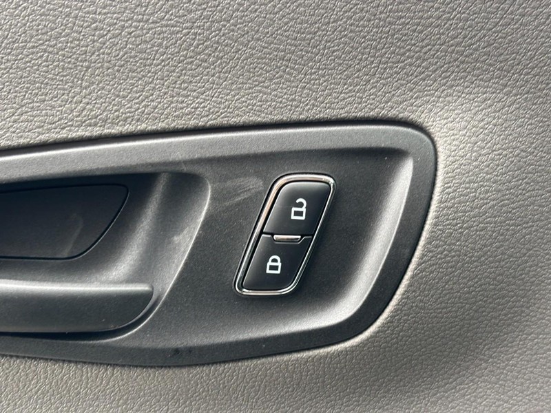 Ford Transit Cutaway Vehicle Full-screen Gallery Image 14