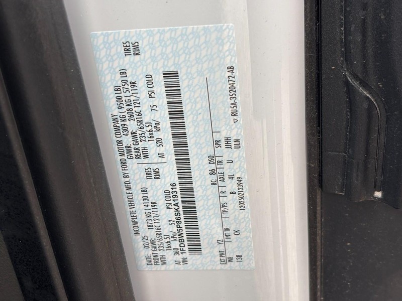 Ford Transit Cutaway Vehicle Full-screen Gallery Image 17