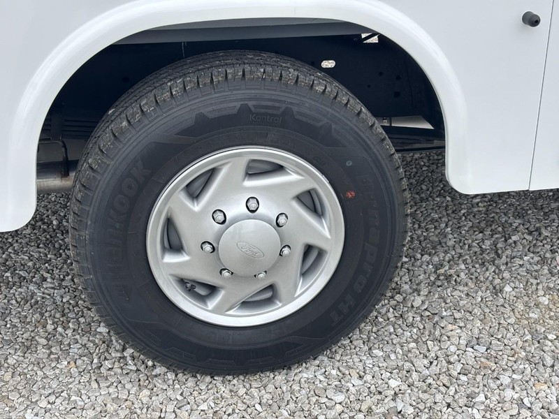 Ford E-Series Cutaway Vehicle Full-screen Gallery Image 5