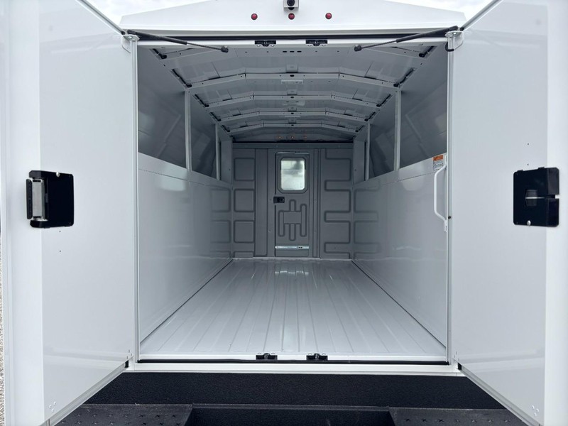 Ford E-Series Cutaway Vehicle Full-screen Gallery Image 6