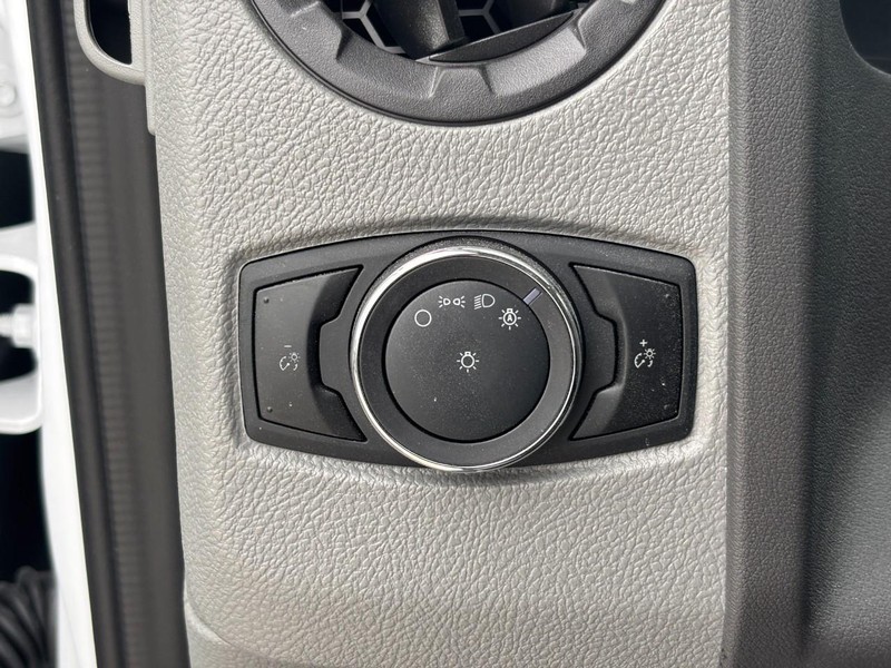 Ford E-Series Cutaway Vehicle Full-screen Gallery Image 8