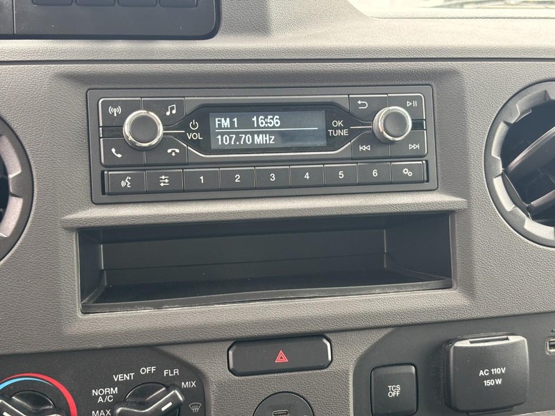 Ford E-Series Cutaway Vehicle Full-screen Gallery Image 12