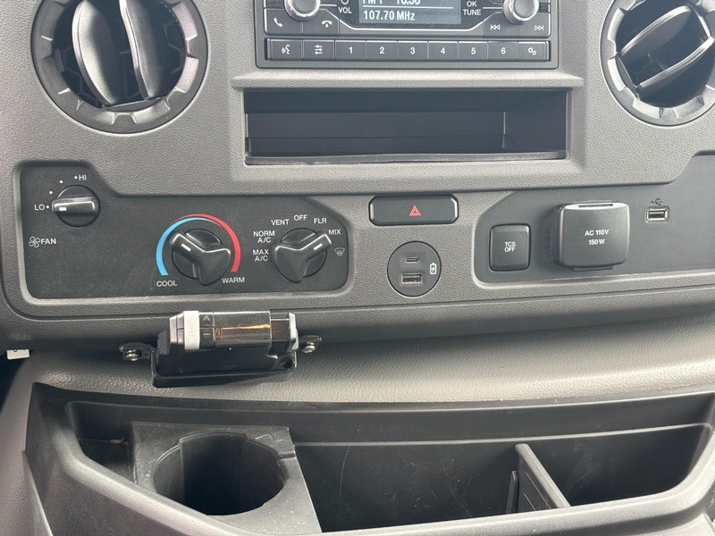 Ford E-Series Cutaway Vehicle Full-screen Gallery Image 13