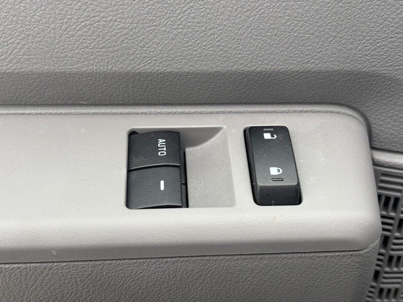 Ford E-Series Cutaway Vehicle Full-screen Gallery Image 14