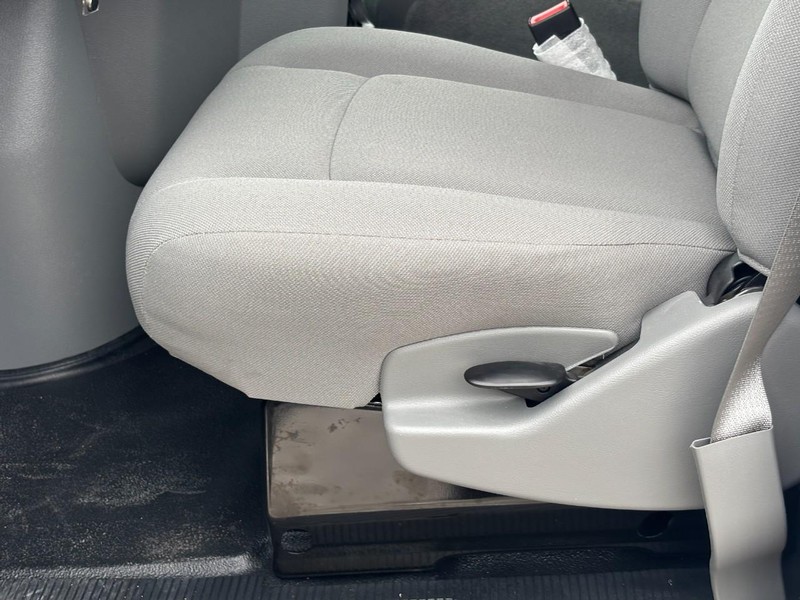 Ford E-Series Cutaway Vehicle Full-screen Gallery Image 15