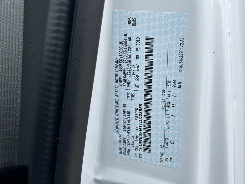 Ford E-Series Cutaway Vehicle Full-screen Gallery Image 16