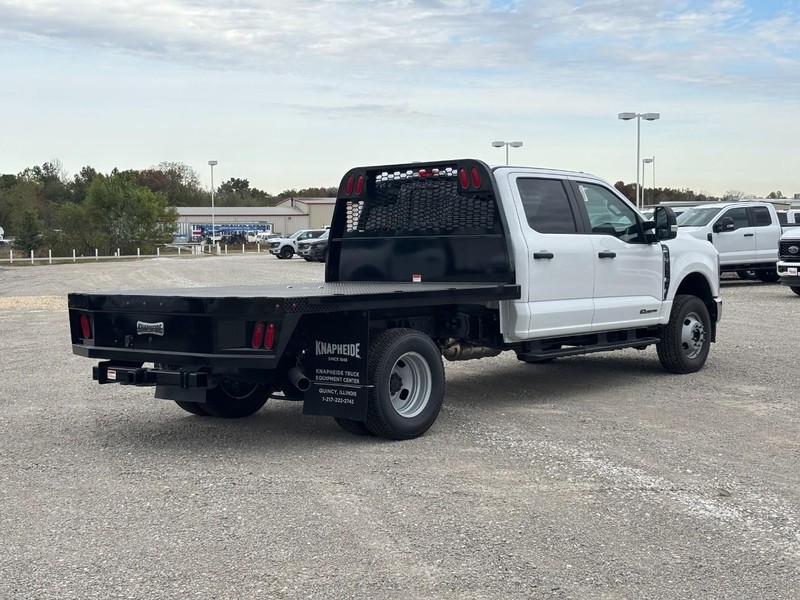 Ford Super Duty F-350 DRW Vehicle Full-screen Gallery Image 3