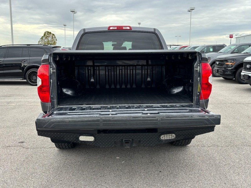 Toyota Tundra 4WD Vehicle Full-screen Gallery Image 4