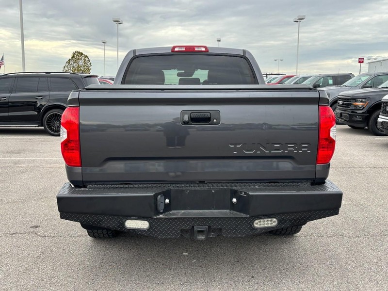 Toyota Tundra 4WD Vehicle Full-screen Gallery Image 5