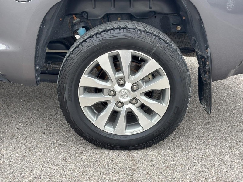 Toyota Tundra 4WD Vehicle Full-screen Gallery Image 7