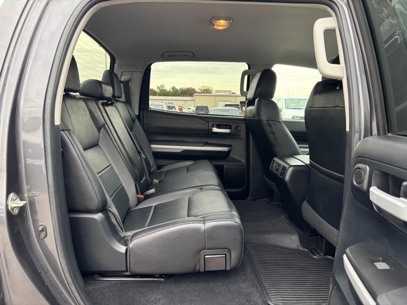 Toyota Tundra 4WD Vehicle Full-screen Gallery Image 10