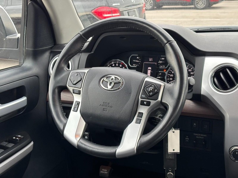 Toyota Tundra 4WD Vehicle Full-screen Gallery Image 12