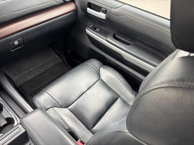 Toyota Tundra 4WD Vehicle Full-screen Gallery Image 14