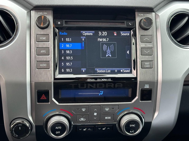 Toyota Tundra 4WD Vehicle Full-screen Gallery Image 19