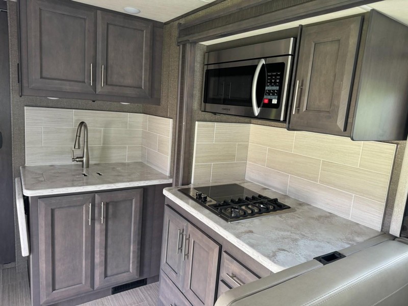Ford F-53 Motorhome Stripped Chassis Vehicle Full-screen Gallery Image 19