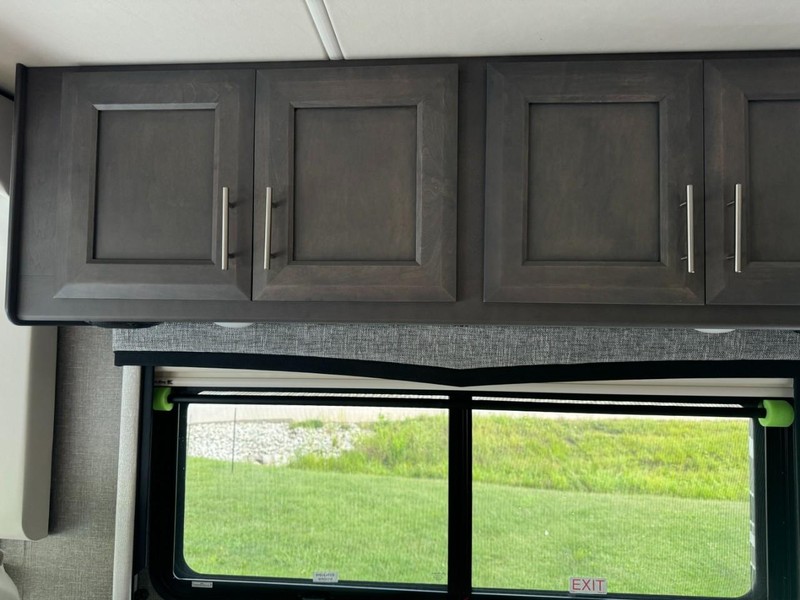 Ford F-53 Motorhome Stripped Chassis Vehicle Full-screen Gallery Image 21