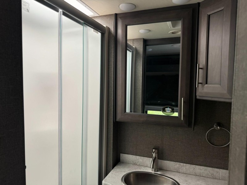 Ford F-53 Motorhome Stripped Chassis Vehicle Full-screen Gallery Image 25