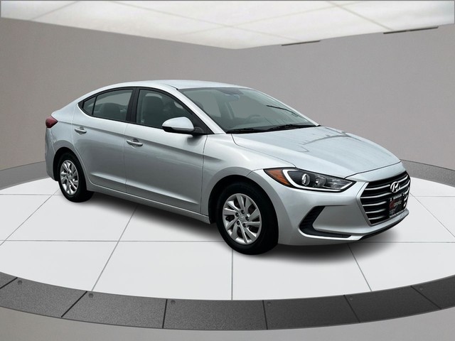 Used 2017 Hyundai Elantra SE with VIN 5NPD74LF7HH195355 for sale in Washington, MO