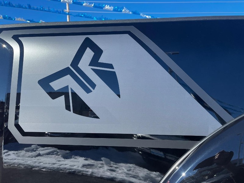 Ford Super Duty F-250 SRW Vehicle Full-screen Gallery Image 05