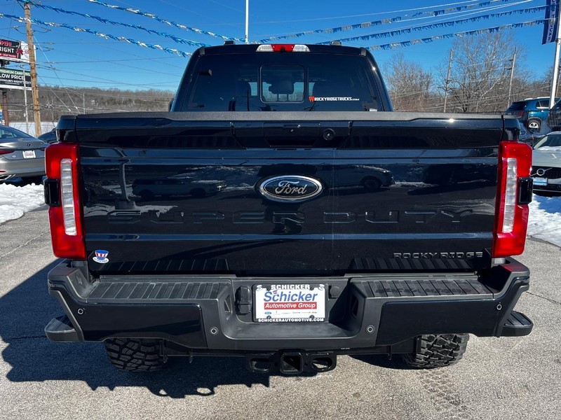 Ford Super Duty F-250 SRW Vehicle Full-screen Gallery Image 06