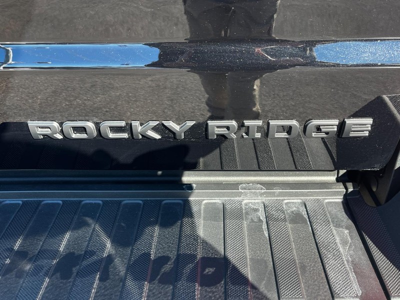 Ford Super Duty F-250 SRW Vehicle Full-screen Gallery Image 07