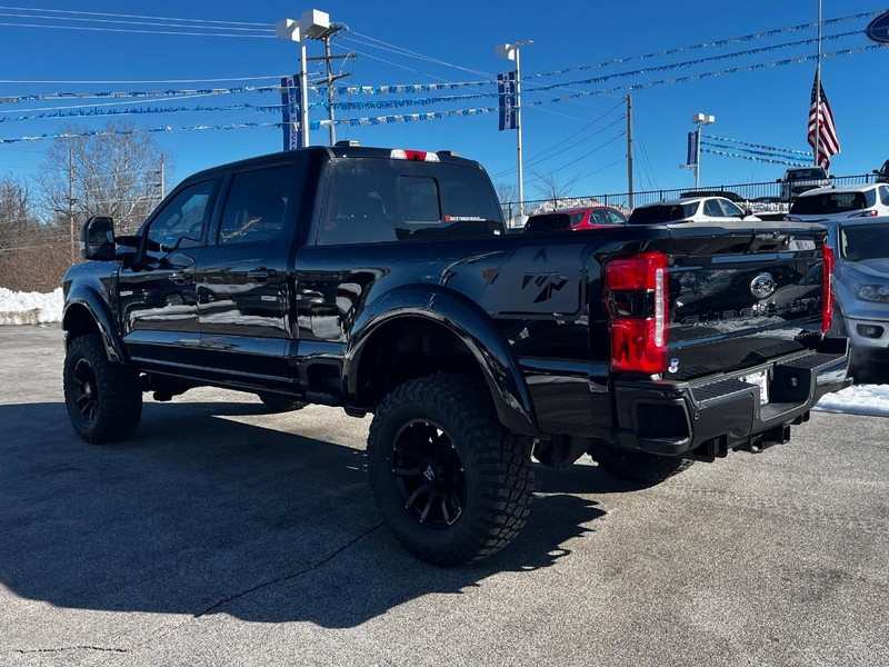 Ford Super Duty F-250 SRW Vehicle Full-screen Gallery Image 08