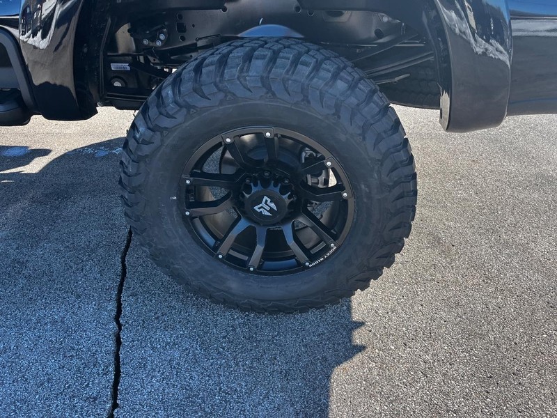 Ford Super Duty F-250 SRW Vehicle Full-screen Gallery Image 09