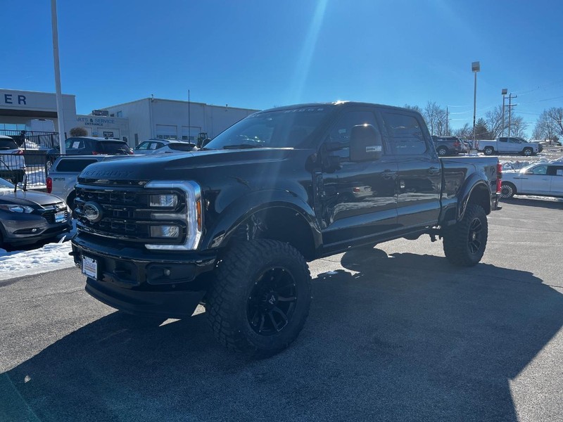 Ford Super Duty F-250 SRW Vehicle Full-screen Gallery Image 10