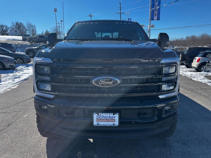 Ford Super Duty F-250 SRW Vehicle Full-screen Gallery Image 11