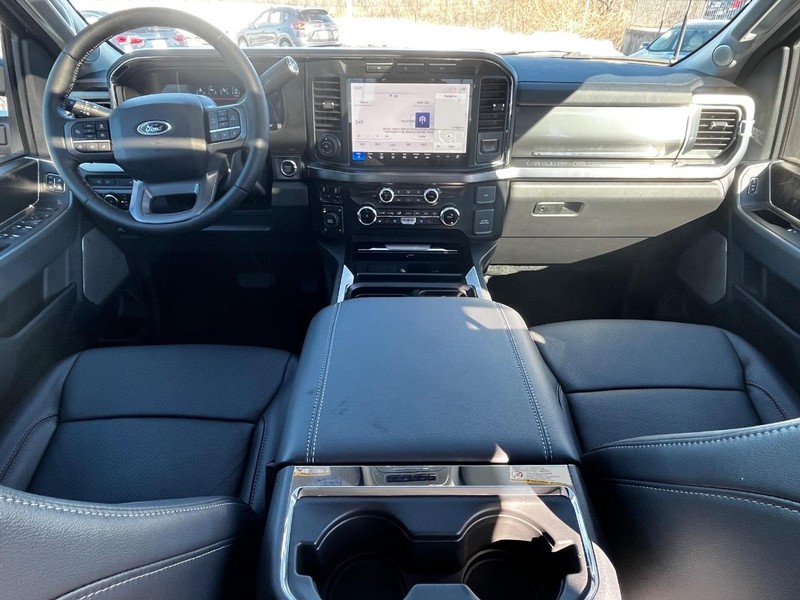 Ford Super Duty F-250 SRW Vehicle Full-screen Gallery Image 15