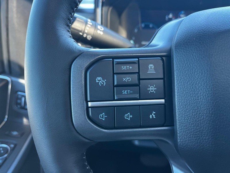 Ford Super Duty F-250 SRW Vehicle Full-screen Gallery Image 21