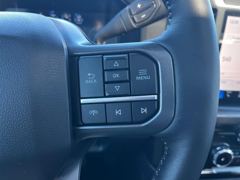 Ford Super Duty F-250 SRW Vehicle Full-screen Gallery Image 22