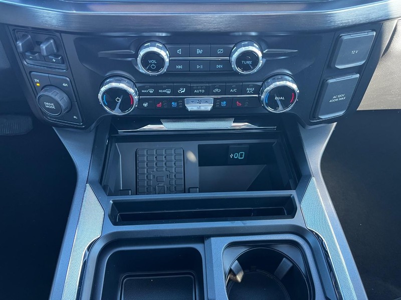 Ford Super Duty F-250 SRW Vehicle Full-screen Gallery Image 24