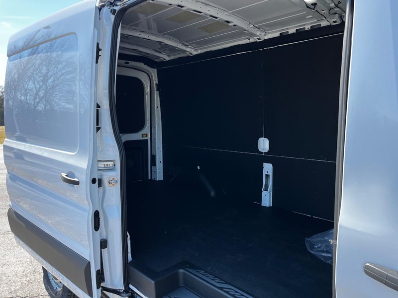 Ford Transit Cargo Van Vehicle Full-screen Gallery Image 04