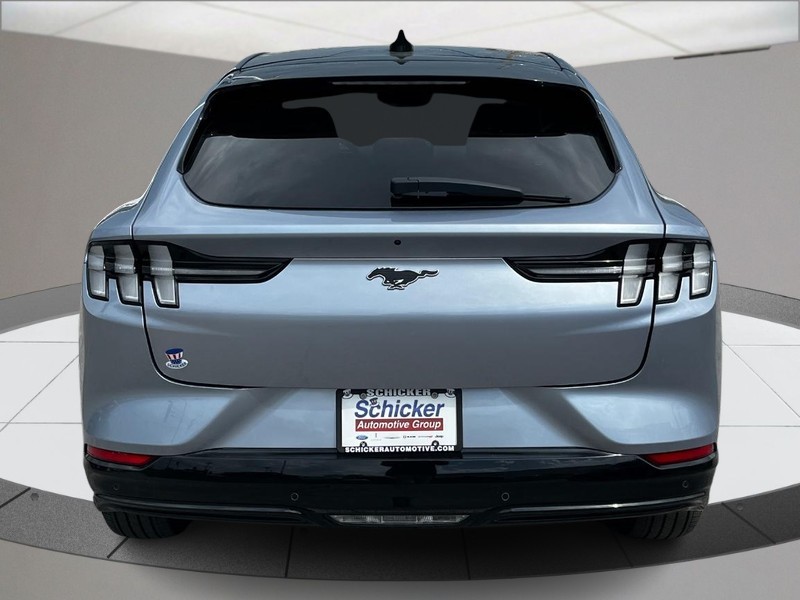 Ford Mustang Mach-E Vehicle Full-screen Gallery Image 04