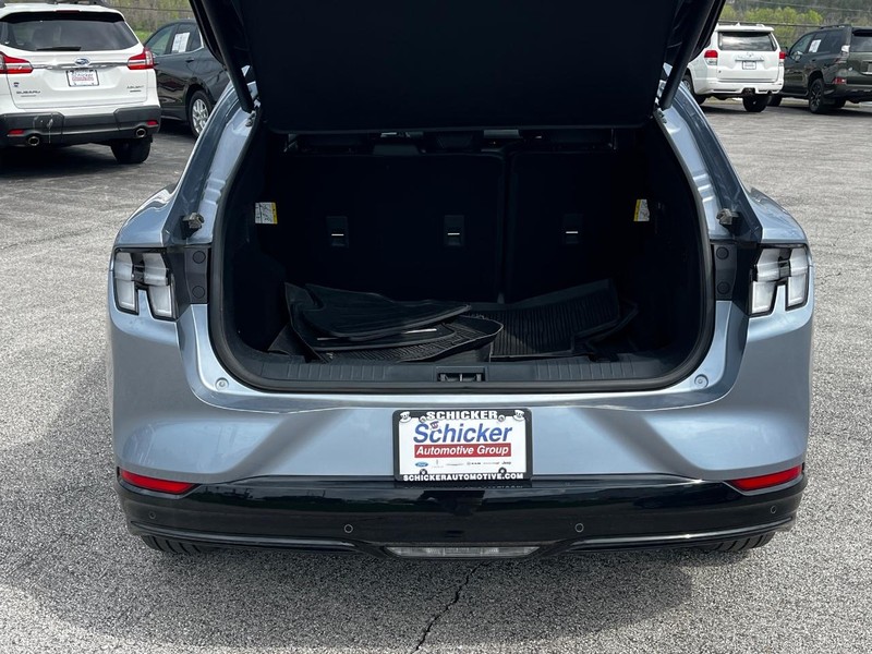 Ford Mustang Mach-E Vehicle Full-screen Gallery Image 05