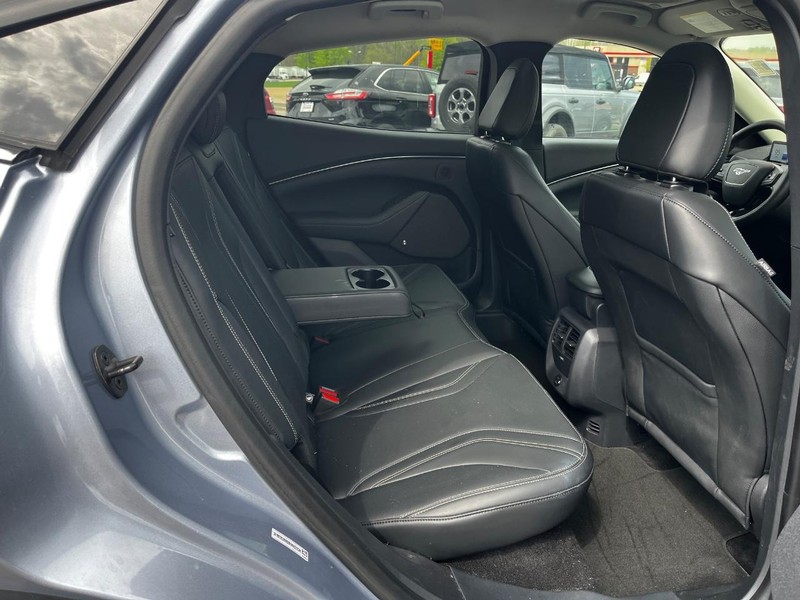 Ford Mustang Mach-E Vehicle Full-screen Gallery Image 10